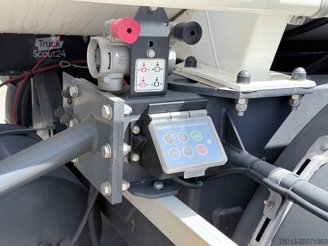 Tartály félpótkocsi KÄSSBOHRER V2A 28 cbm, APOLLO-Pumpe, Leer nur 5,5 to.