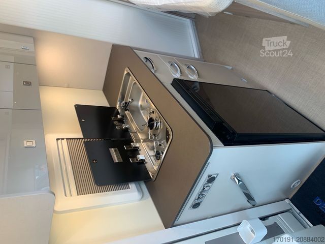 Félintegrált lakóautó BÜRSTNER LINEO T 569 Automatik Bi-Xenon