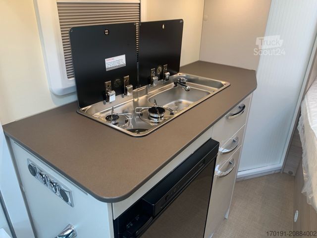 Félintegrált lakóautó BÜRSTNER LINEO T 569 Automatik Bi-Xenon