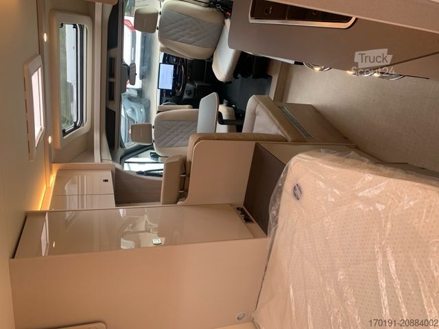 Félintegrált lakóautó BÜRSTNER LINEO T 569 Automatik Bi-Xenon