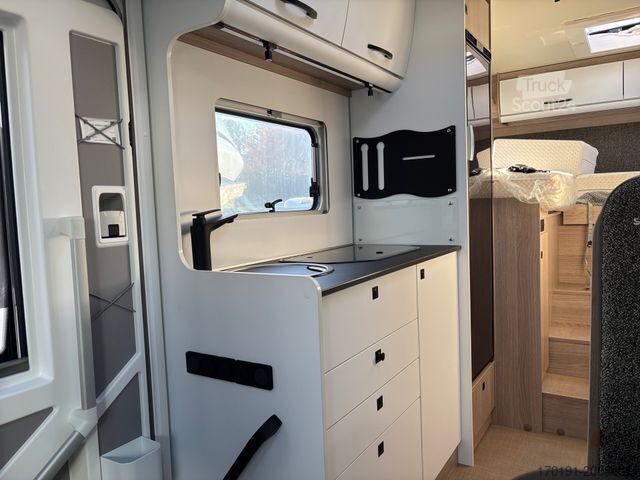 Polintegriran avtodom BÜRSTNER LYSEO TIME SKYLINE 690 G Safety Hubbett