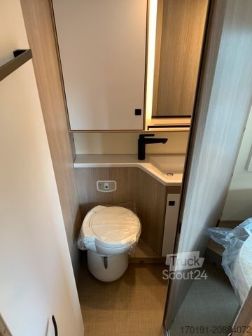 Polintegriran avtodom BÜRSTNER LYSEO TIME SKYLINE 732