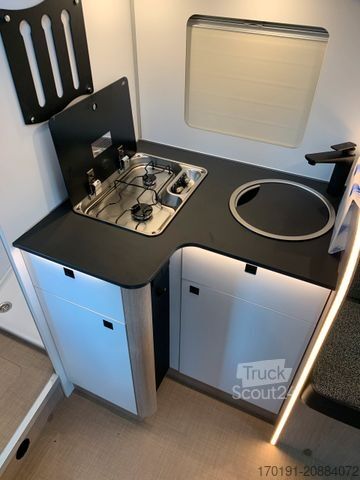 Polintegriran avtodom BÜRSTNER LYSEO TIME SKYLINE 732