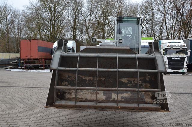 Chariot télescopique SENNEBOGEN 355 E Multi-Cap / Greifschaufel 2,50qm