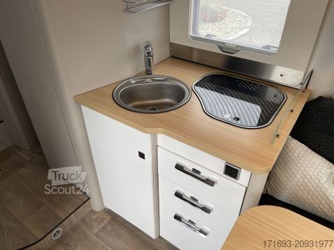 Caravana semiintegrada Hymer/Eriba Tramp S 685 Hubbett elektr./NP 132.866Euro