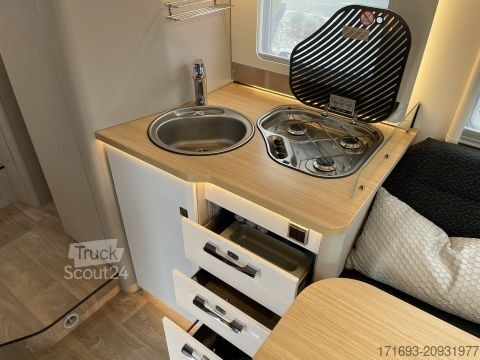 Caravana semiintegrada Hymer/Eriba Tramp S 685 Hubbett elektr./NP 132.866Euro