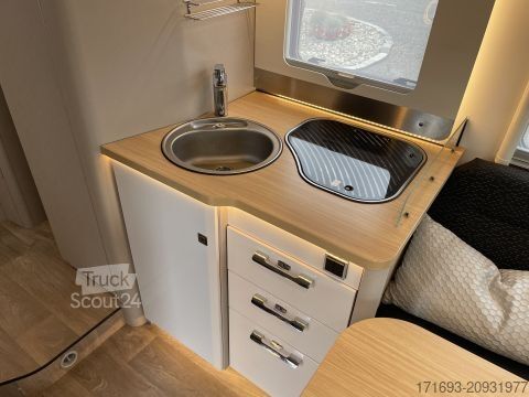 Caravana semiintegrada Hymer/Eriba Tramp S 685 Hubbett elektr./NP 132.866Euro