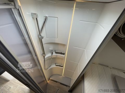 Caravana semiintegrada Hymer/Eriba Tramp S 685 Hubbett elektr./NP 132.866Euro