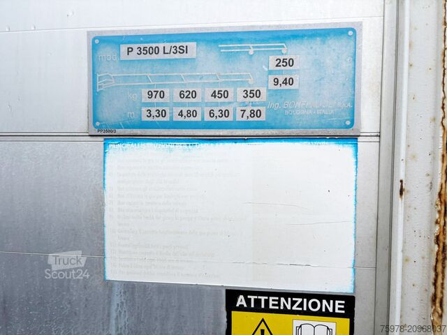 Caminhão com grua e carroceria fixa IVECO 65C18