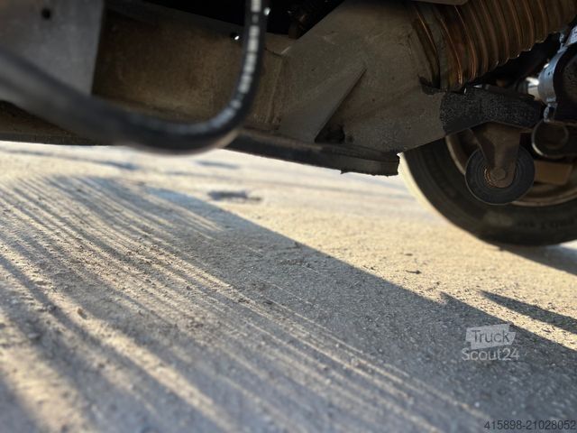 Aangepaste bestelwagen SCHMIDT Swingo 200+ Kehrmaschine Sweeper