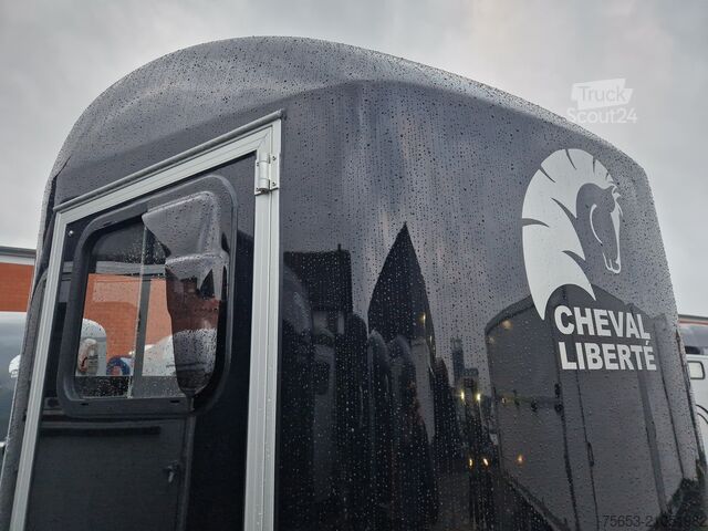 Horse transport trailer Cheval Liberté Alu Pferdeanhänger Origin Sattelkammer