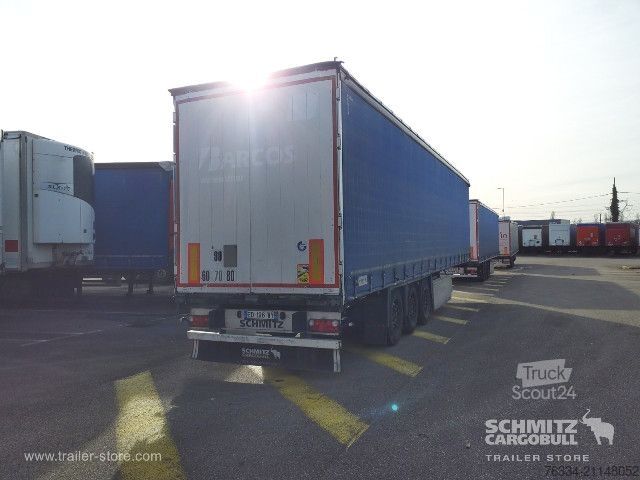 Semi-reboque aberto com lona Schmitz Cargobull Semitrailer Curtainsider Standard Hayon