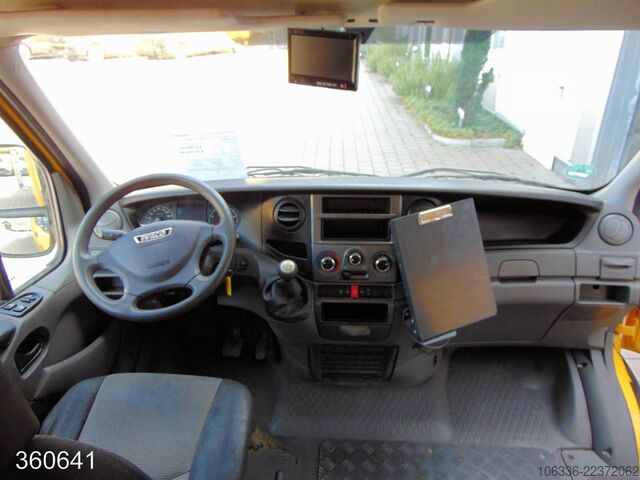 Transporter mit Koffer IVECO Daily 35 S 11 A / P Maxi Postkoffer Regalsystem