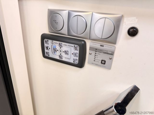 Half-integraal camper FRANKIA M-Line Luxury T 7400 GD *Einzelbetten-Face2Face*