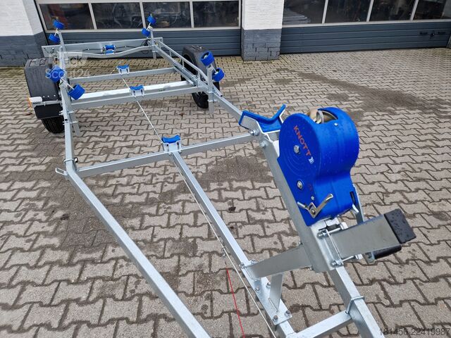 Причіп для човна trailershop Bootanhänger direkt 1300kg GN231  Neptun