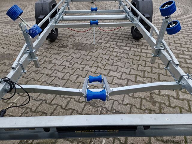 Причіп для човна trailershop Bootanhänger direkt 1300kg GN231  Neptun