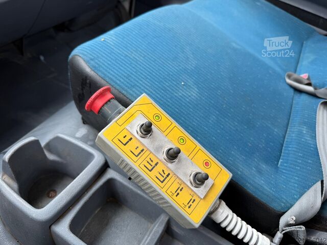 Roll-off tipper truck Mitsubishi Canter Fuso 7C18 4x2 Canter Fuso 7C18 4x2, City-Abroller