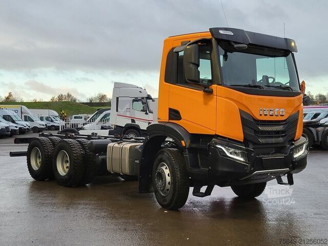 Châssis de camion Iveco-Magirus X-Way AD300X42Z 6x4 X-Way AD300X42Z 6x4, Motorabtrieb, Mulde ca. 11m³