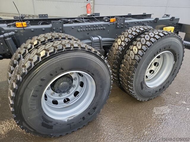 Châssis de camion Iveco-Magirus X-Way AD300X42Z 6x4 X-Way AD300X42Z 6x4, Motorabtrieb, Mulde ca. 11m³