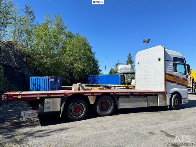 Платформенный трейлер MAN TGX 580 Flatbed truck.