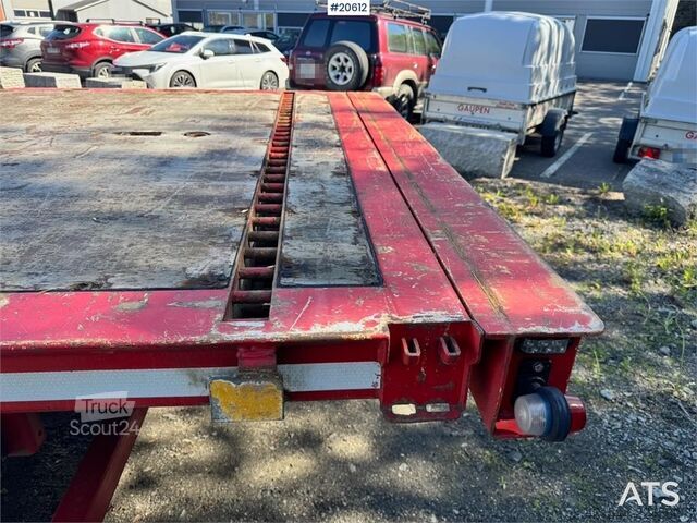 Platform römorku MAN TGX 580 Flatbed truck.