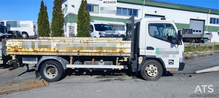 Платформенный трейлер Mitsubishi Fuso Canter 4x2 flatbed truck for sale as a repair