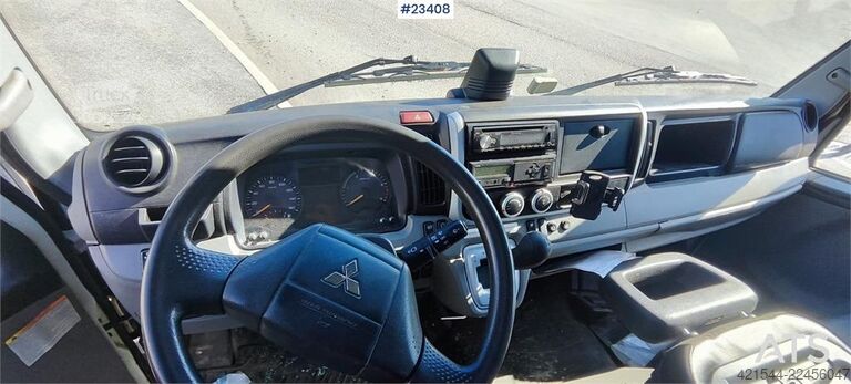 Платформенный трейлер Mitsubishi Fuso Canter 4x2 flatbed truck for sale as a repair