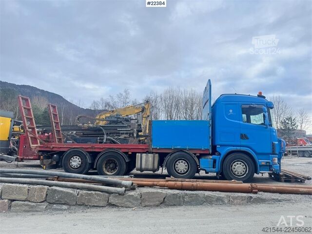 Платформенный трейлер Scania R480 flatbed truck with manual loading ramps - rep