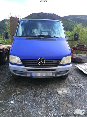 Платформенный трейлер Mercedes-Benz 616 CDI 5-seater flatbed truck as a repair object