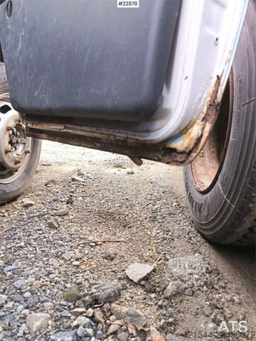 Платформенный трейлер Mercedes-Benz 616 CDI 5-seater flatbed truck as a repair object