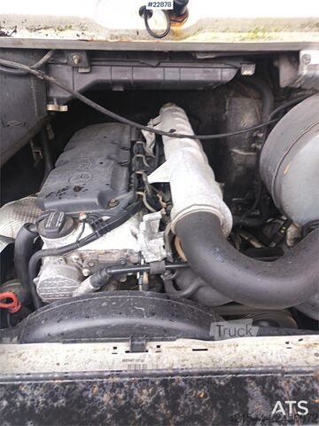 Платформенный трейлер Mercedes-Benz 616 CDI 5-seater flatbed truck as a repair object