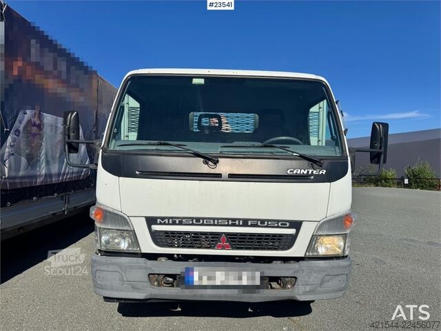 Платформенный трейлер Mitsubishi Fuso Canter Flatbed Truck with Rear-Mounted Crane