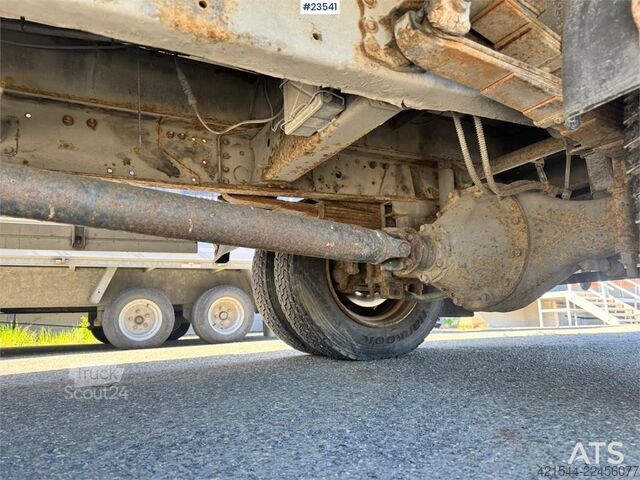 Платформенный трейлер Mitsubishi Fuso Canter Flatbed Truck with Rear-Mounted Crane
