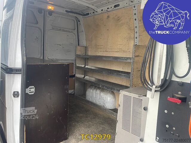 Løfteplattform Renault Master 145.35 klubb