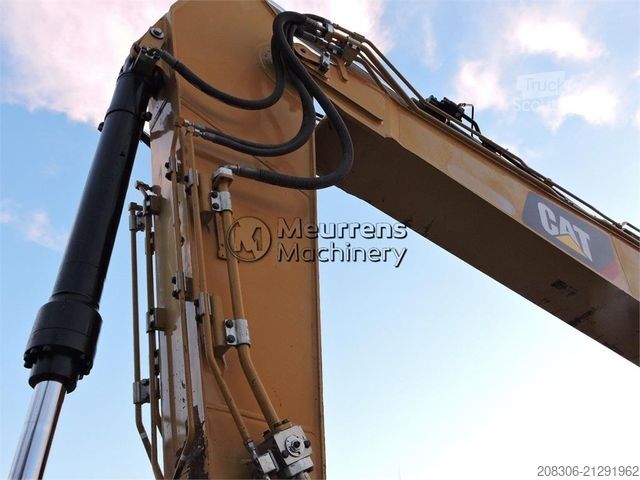 Chain excavator CATERPILLAR 320GC