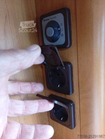 Polintegriran avtodom RAPIDO 786F,Klima,Aufbauheiz. dKüar,F.Bett,Marki