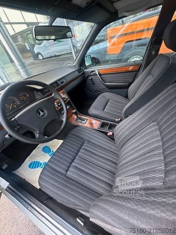 Bestelwagen MERCEDES-BENZ 260 E Limousine PKW Oldtimer AHK