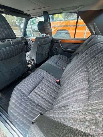 Bestelwagen MERCEDES-BENZ 260 E Limousine PKW Oldtimer AHK