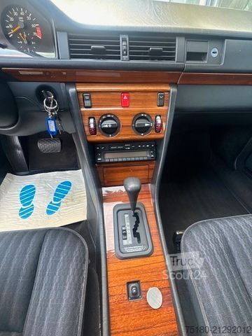 Bestelwagen MERCEDES-BENZ 260 E Limousine PKW Oldtimer AHK