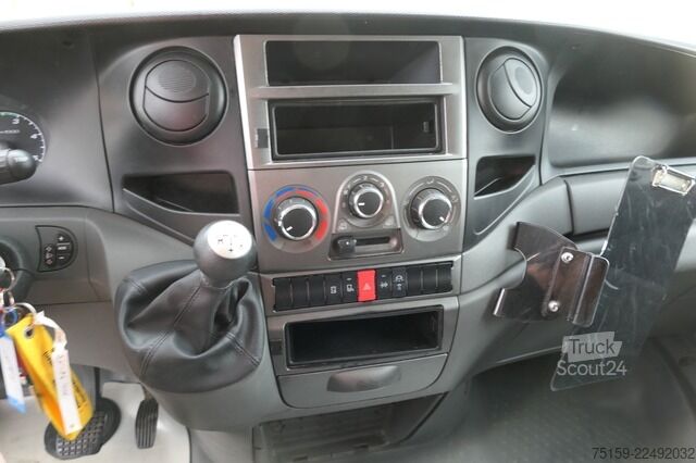 Laatikkoauto iveco Daily 35 S11 C30C AUTOMATIK KAMERA Regale LUFT DURCHGANG EURO-5 CoC