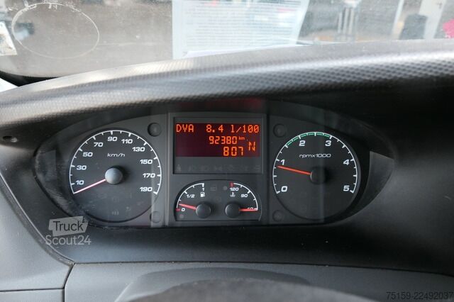 Laatikkoauto iveco Daily 35 S11 C30C AUTOMATIK KAMERA Regale LUFT DURCHGANG EURO-5 CoC