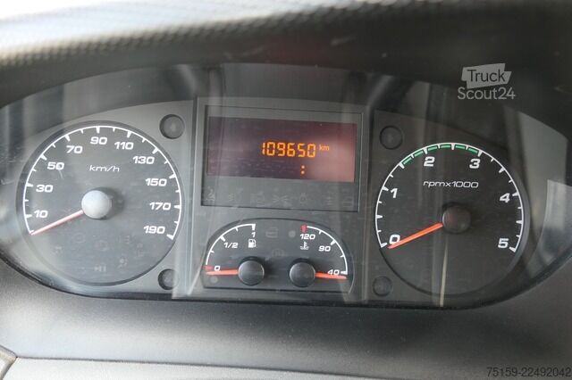 Laatikkoauto iveco Daily 35 S11 C30C AUTOMATIK KAMERA Regale LUFT DURCHGANG EURO-5 CoC