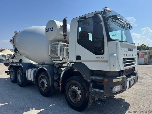 Camion malaxeur à béton Iveco Trakker 450
