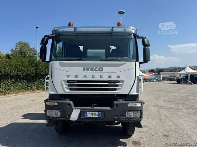 Camion malaxeur à béton Iveco Trakker 450