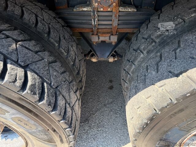 Camion malaxeur à béton DAF CF 85.480
