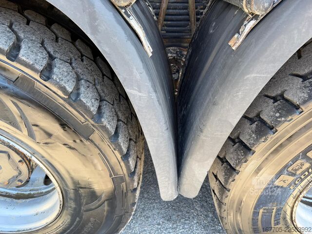 Camion malaxeur à béton Iveco Trakker 450