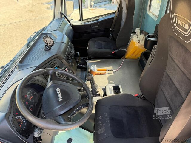 Camion malaxeur à béton Iveco Trakker 450