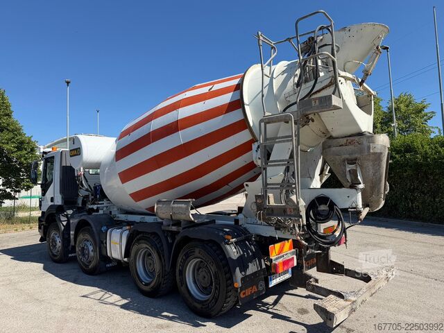 Camion malaxeur à béton Iveco Trakker 450