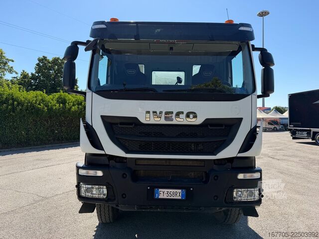 Camion malaxeur à béton Iveco Trakker 450