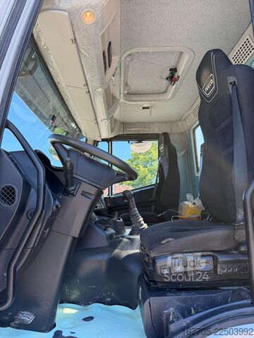 Camion malaxeur à béton Iveco Trakker 450